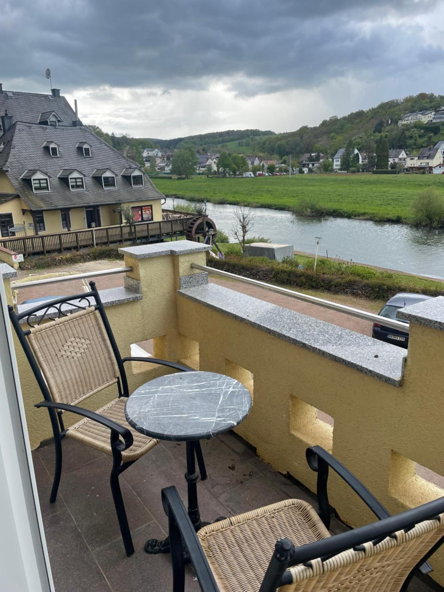 Ferienwohnung Riverside Resort Idyllisch Direkt An Der Lahn Диц Экстерьер фото