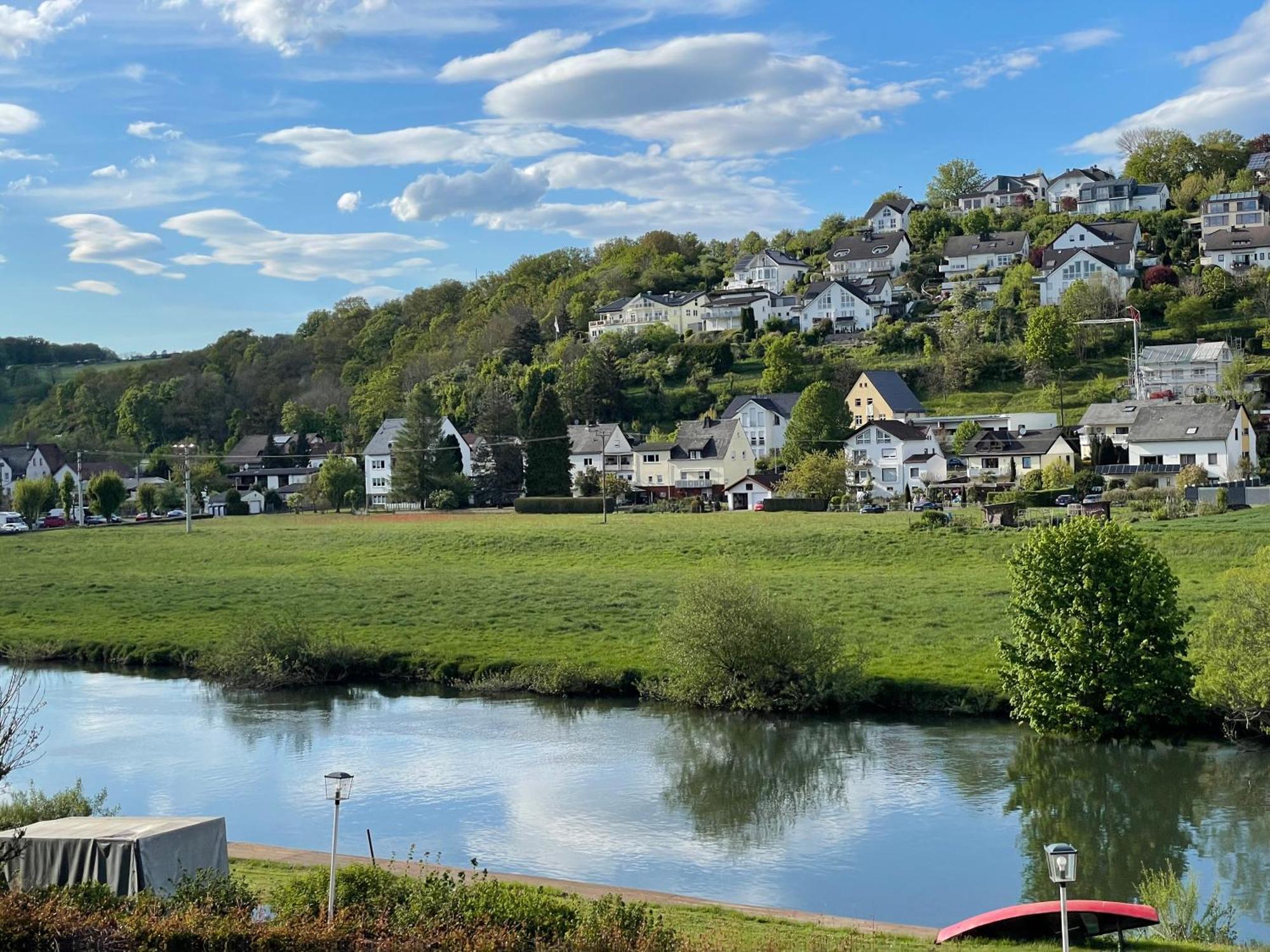 Ferienwohnung Riverside Resort Idyllisch Direkt An Der Lahn Диц Экстерьер фото